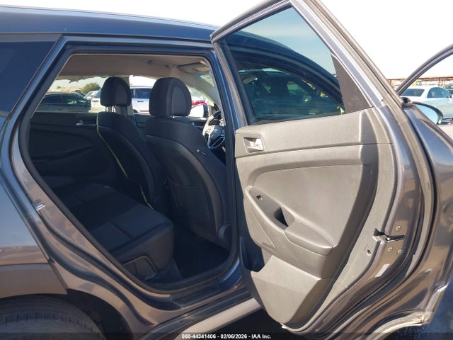 KM8J33A28HU364406 Hyundai Tucson Eco