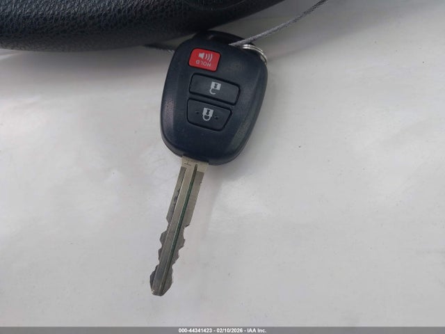 Toyota RAV4 LE 2015 JTMZFREV4FD057401 Image 11