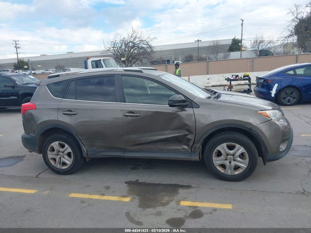 Toyota RAV4 LE 2015 JTMZFREV4FD057401 Image 13