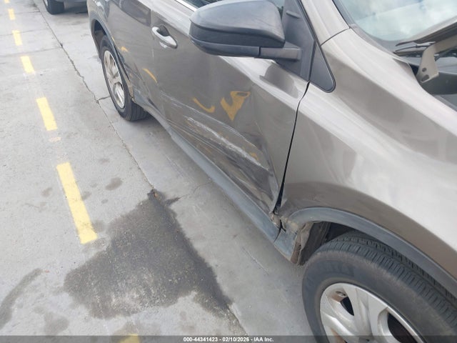 Toyota RAV4 LE 2015 JTMZFREV4FD057401 Image 18