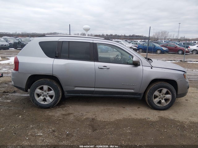 2017 Jeep Compass Latitude Fwd მანქანა იყიდება აუქციონზე, vin: 1C4NJCEA8HD206726, აუქციონის ნომერი: 44341457