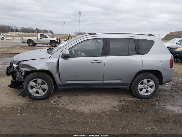2017 Jeep Compass Latitude Fwd მანქანა იყიდება აუქციონზე, vin: 1C4NJCEA8HD206726, აუქციონის ნომერი: 44341457