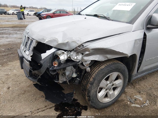 2017 Jeep Compass Latitude Fwd მანქანა იყიდება აუქციონზე, vin: 1C4NJCEA8HD206726, აუქციონის ნომერი: 44341457