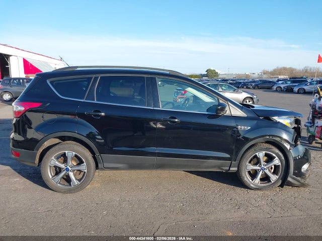 1FMCU9GDXHUC51848 Ford ESCAPE SE