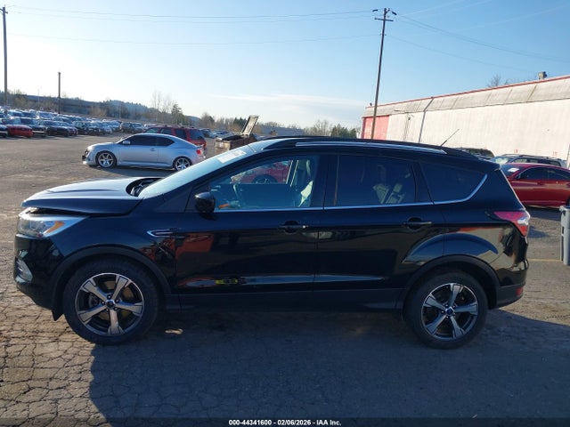 1FMCU9GDXHUC51848 Ford ESCAPE SE