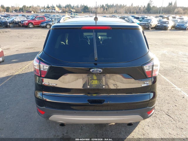 1FMCU9GDXHUC51848 Ford ESCAPE SE