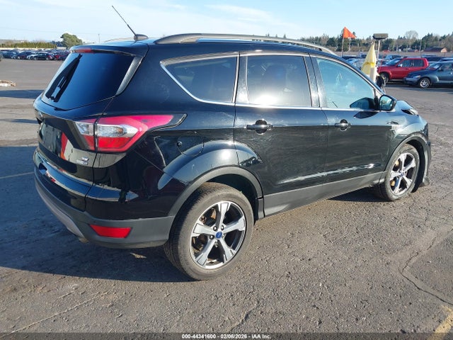 1FMCU9GDXHUC51848 Ford ESCAPE SE