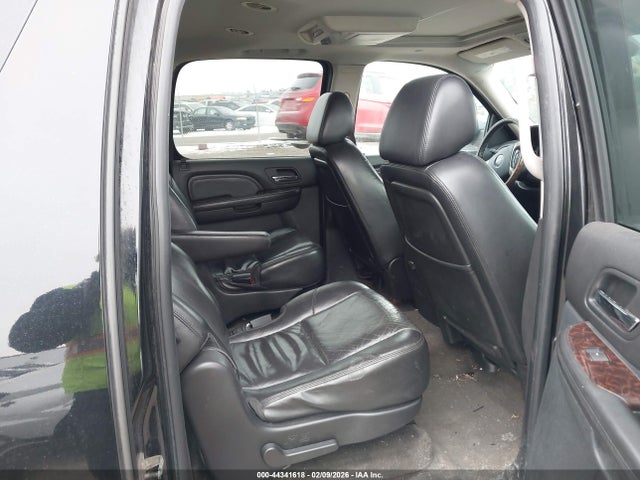 2009 Gmc Yukon Xl 1500 Denali მანქანა იყიდება აუქციონზე, vin: 1GKFK06229R210707, აუქციონის ნომერი: 44341618