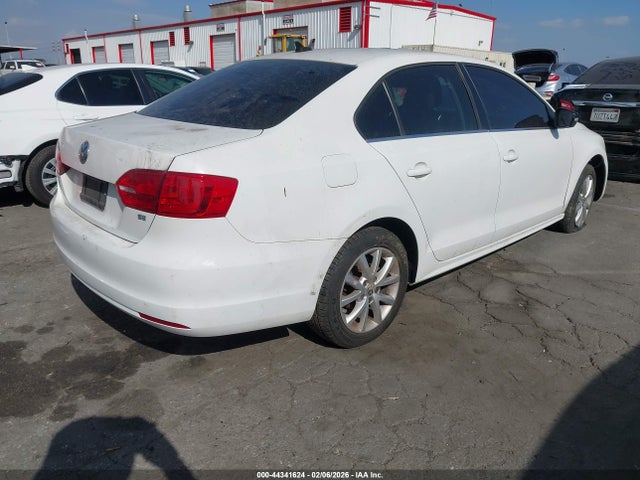 3VWD17AJ1EM375119 Volkswagen Jetta 1.8t Se