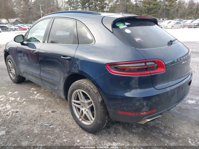 2017 PORSCHE MACAN WP1AA2A51HLB05016 Photo 2