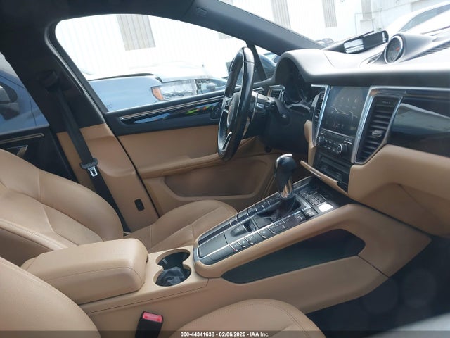 2017 PORSCHE MACAN WP1AA2A51HLB05016 Photo 4