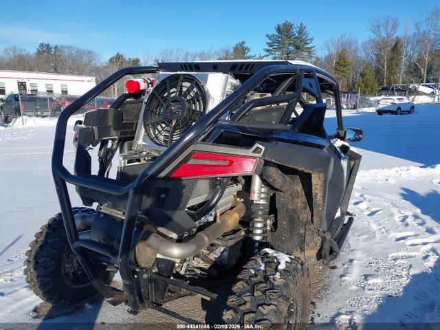 2022 POLARIS RZR 3NSRAE922NF354759 Photo 3