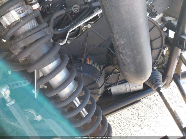 2022 POLARIS RZR 3NSRAE922NF354759 Photo 8