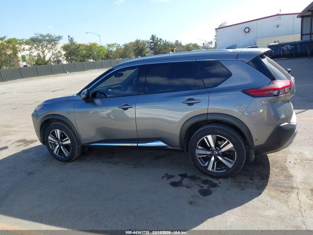 JN8AT3DCXMW106285 Nissan Rogue Platinum Fwd