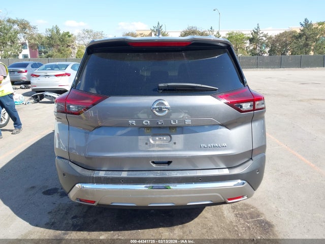 JN8AT3DCXMW106285 Nissan Rogue Platinum Fwd