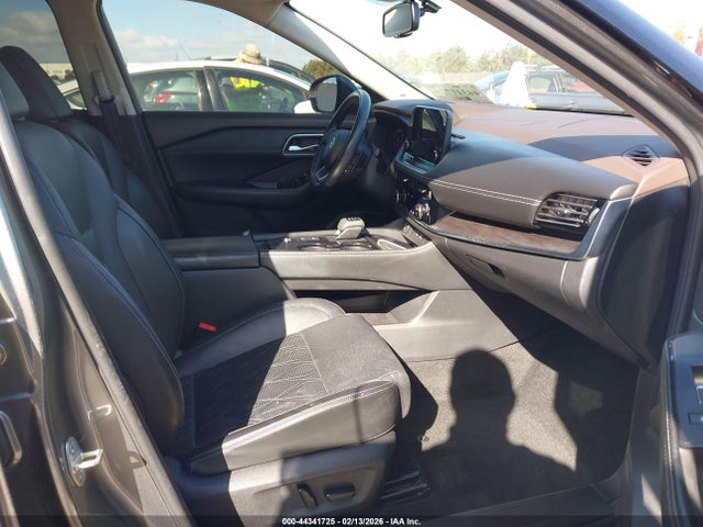 JN8AT3DCXMW106285 Nissan Rogue Platinum Fwd