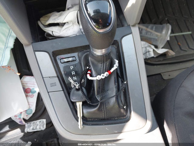 KMHD74LFXHU376547 Hyundai ELANTRA SE