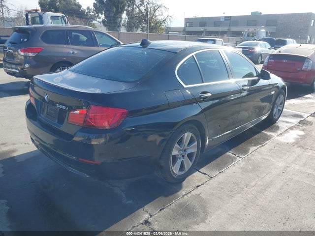 2011 Bmw 528i მანქანა იყიდება აუქციონზე, vin: WBAFR1C58BC747566, აუქციონის ნომერი: 44341825