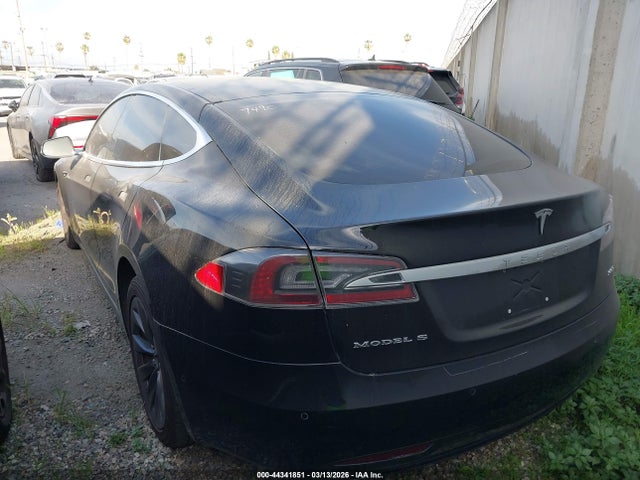 2018 TESLA MODEL S 5YJSA1E21JF256852 Photo 2