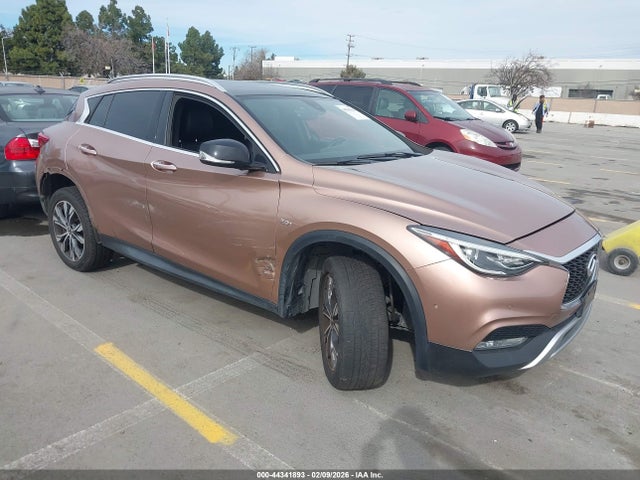 2017 INFINITI QX30 SJKCH5CR8HA020013