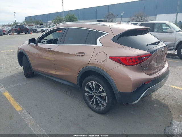 2017 INFINITI QX30 SJKCH5CR8HA020013 Photo 2