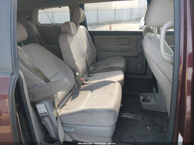 KNDMB5C17F6068363 KIA SEDONA LX