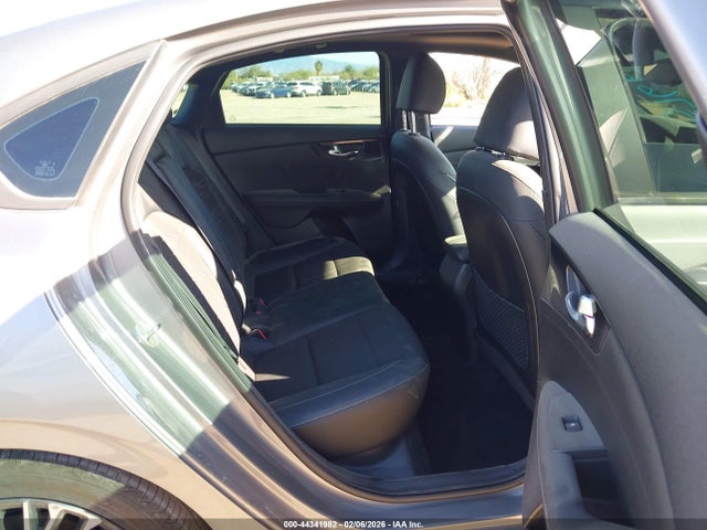3KPF54AD3PE576123 KIA Forte Gt-line