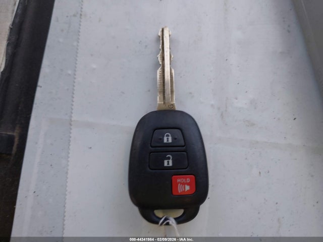 JTDKDTB30E1063154 Toyota Prius C Two