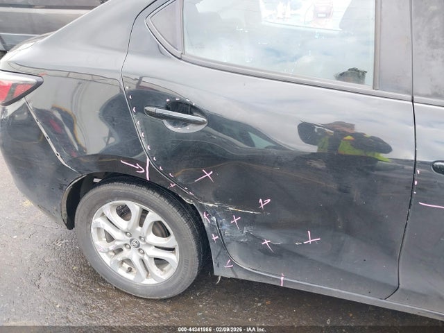 3MYDLBYV6HY172962 Toyota YARIS IA