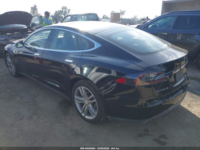2015 TESLA MODEL S 5YJSA1H18FF096477 Photo 2