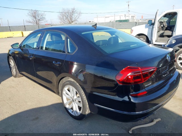 1VWLA7A3XKC002641 Volkswagen Passat 2.0t Wolfsburg Edition