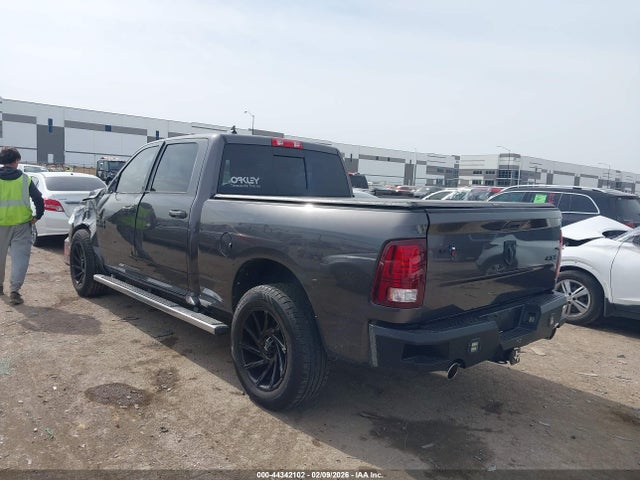 2015 RAM 1500 1C6RR7UT8FS603339 Photo 2