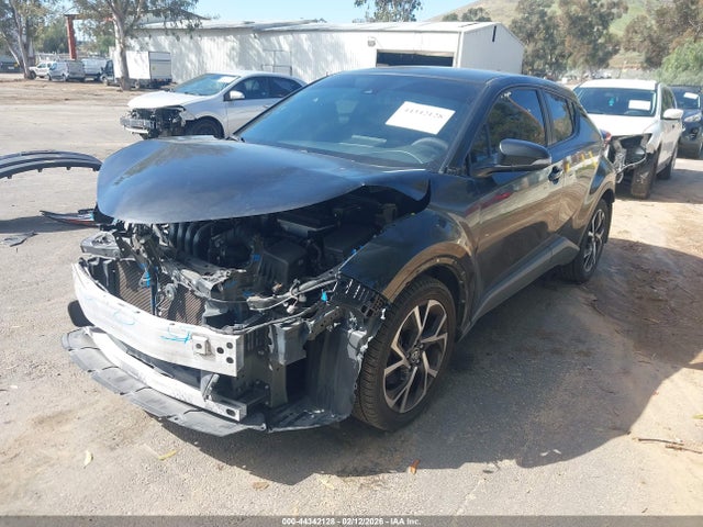 Toyota C-HR XLE 2018 JTNKHMBX2J1005209 Image 2