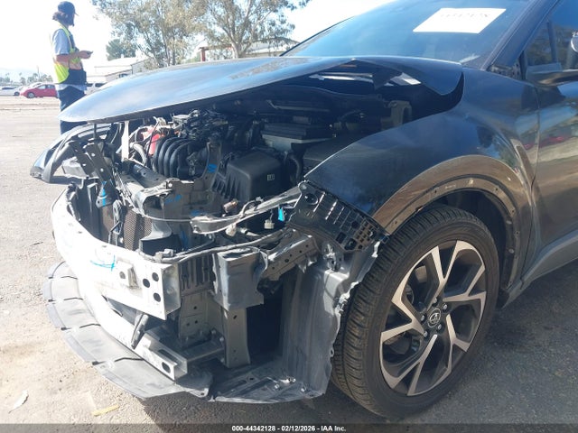 Toyota C-HR XLE 2018 JTNKHMBX2J1005209 Image 6
