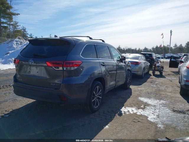 5TDJZRFH7JS556395 Toyota Highlander Xle