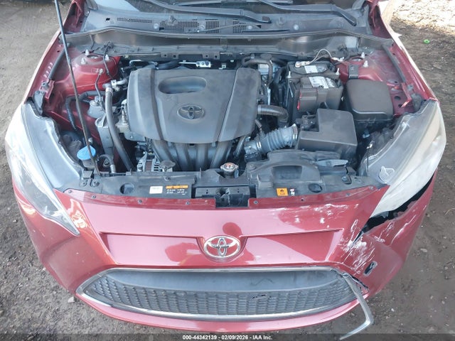 3MYDLBJV3LY706812 Toyota YARIS LE