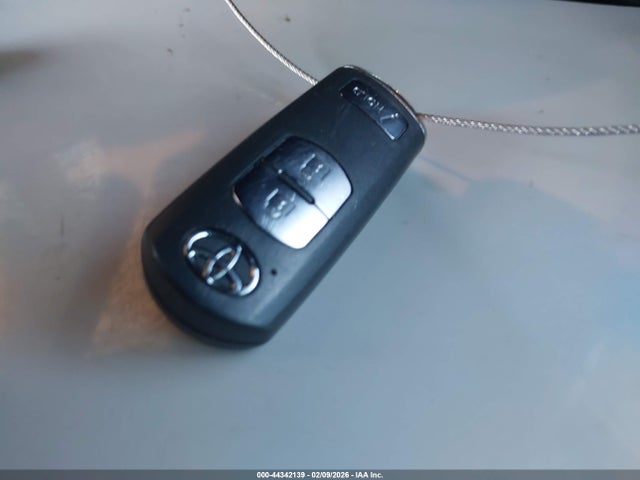 3MYDLBJV3LY706812 Toyota YARIS LE
