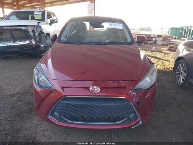 3MYDLBJV3LY706812 Toyota YARIS LE