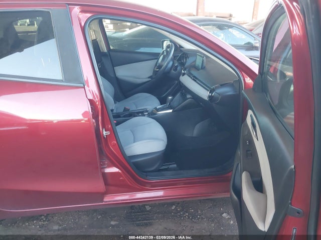 3MYDLBJV3LY706812 Toyota YARIS LE