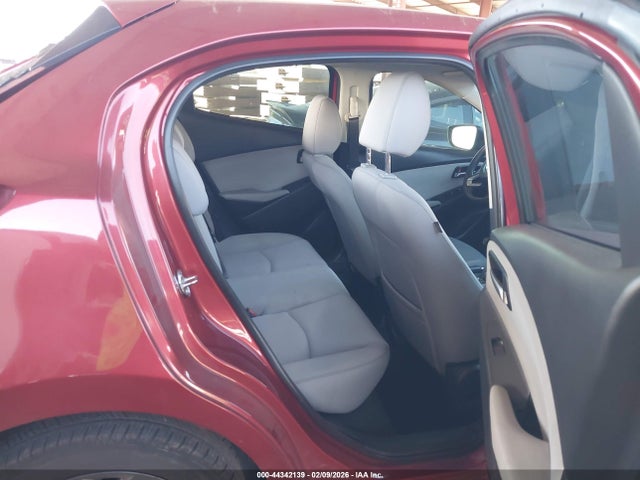 3MYDLBJV3LY706812 Toyota YARIS LE
