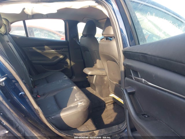 44342149 :رقم المزاد ، 3MZBPBBM7MM208425 vin ، 2021 Mazda Mazda3 Select مزاد بيع
