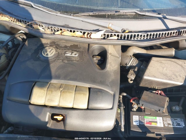 44342176 :رقم المزاد ، 3VWBM31YX4M336810 vin ، 2004 Volkswagen New Beetle Gl مزاد بيع
