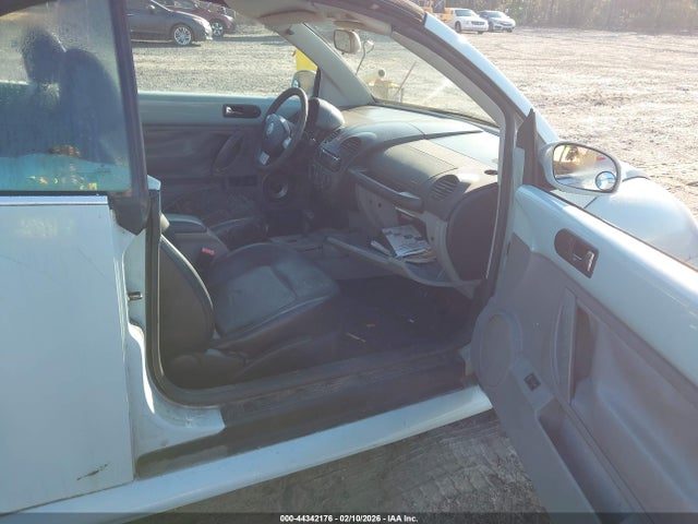 44342176 :رقم المزاد ، 3VWBM31YX4M336810 vin ، 2004 Volkswagen New Beetle Gl مزاد بيع