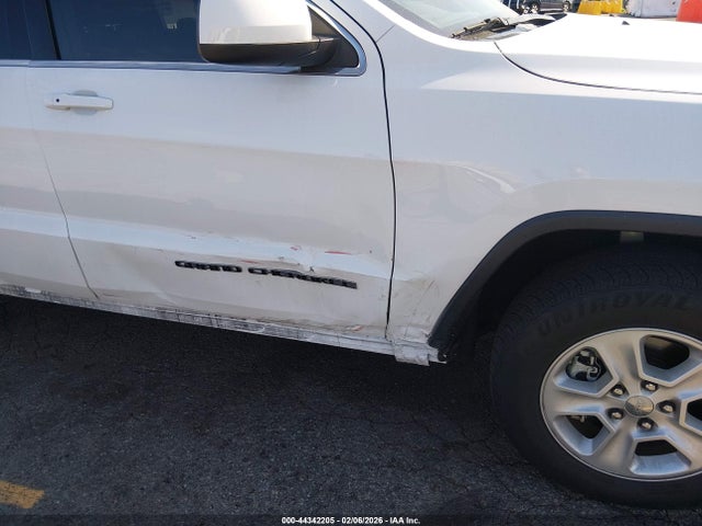 1C4RJEAG3HC671928 Jeep Grand Cherokee Laredo 4x2