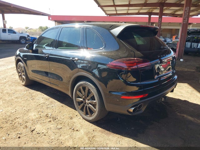 2015 PORSCHE CAYENNE E-HYBRID WP1AE2A28FLA52533 Photo 2
