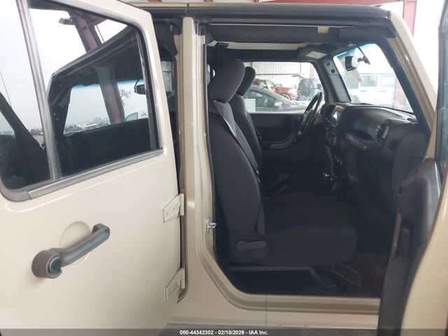 1C4BJWDG7HL686323 Jeep Wrangler Unlimited Sport 4x4