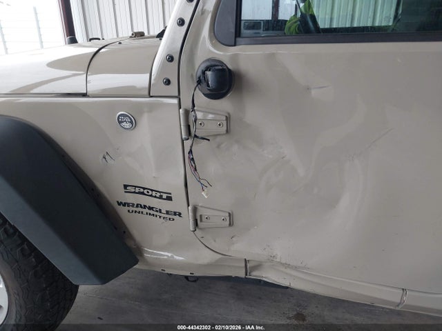 1C4BJWDG7HL686323 Jeep Wrangler Unlimited Sport 4x4