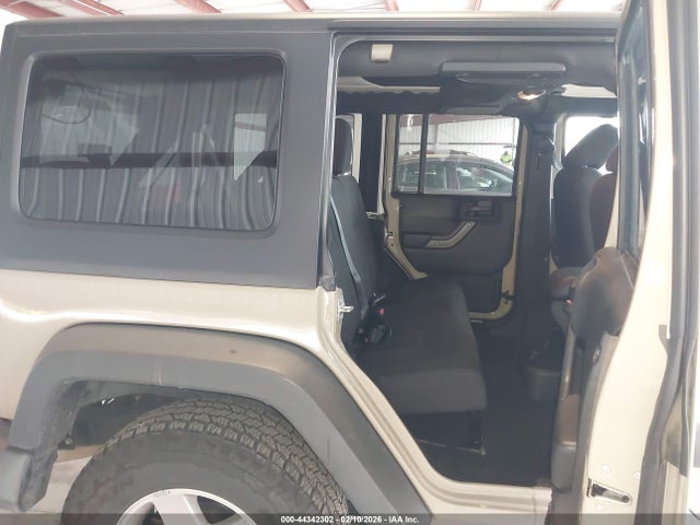 1C4BJWDG7HL686323 Jeep Wrangler Unlimited Sport 4x4