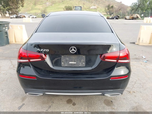 W1K3G4EB6MJ265599 Mercedes-Benz A 220