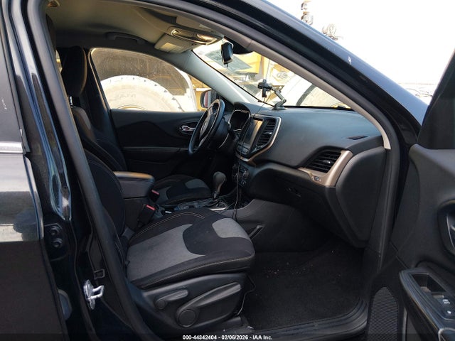 1C4PJLCS3EW123533 Jeep Cherokee Latitude